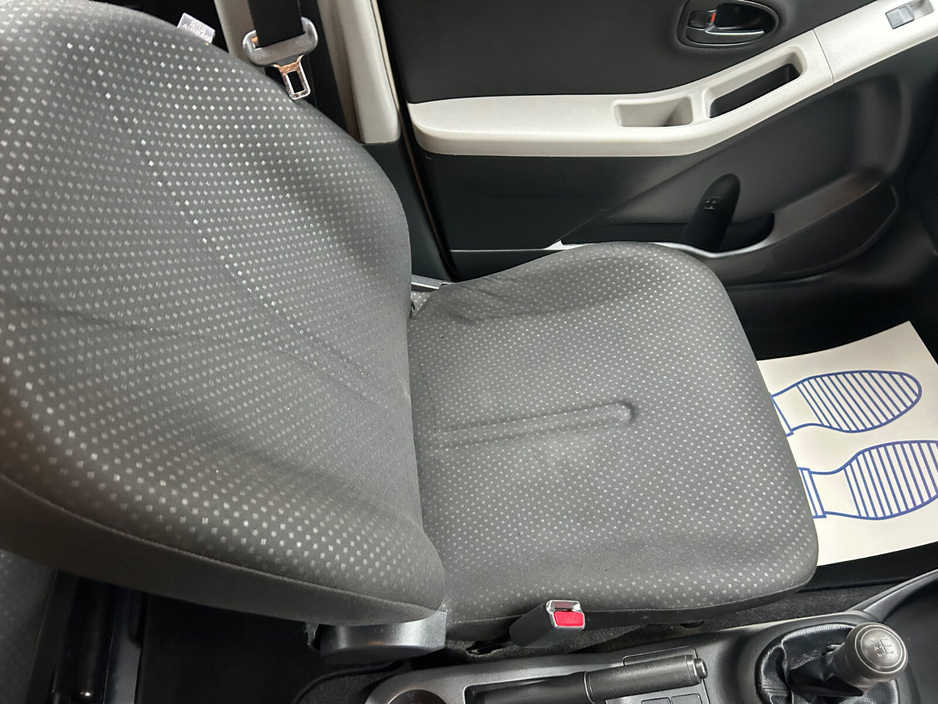 2011 Toyota Yaris 1.0 VVT-i 3Dr Sport €4,950