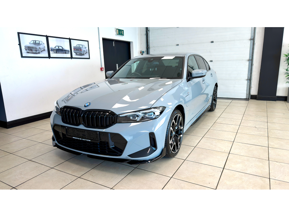 2025 BMW 3 Series - image 7