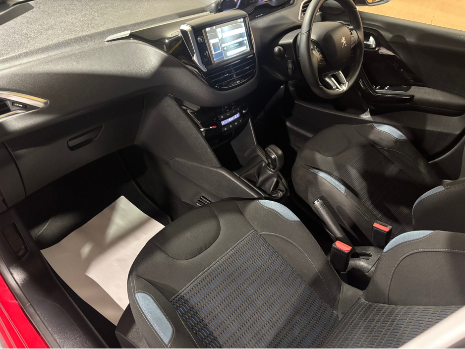 2014 Peugeot 208 - image 14