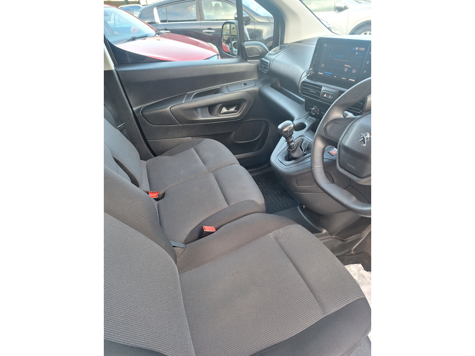 2022 Peugeot Partner PROFESSIONAL PREMIUM BLUEHDI L1 €12,900