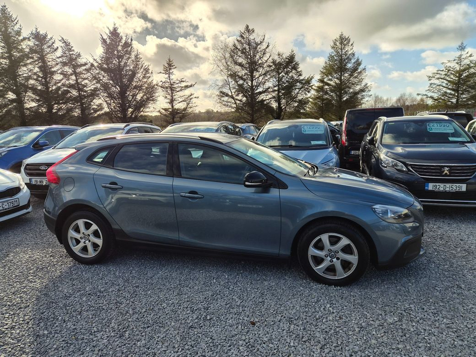 2014 Volvo V40 - image 4