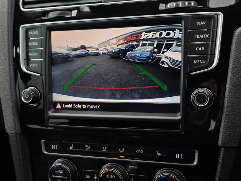 2015 Volkswagen Golf - image 21