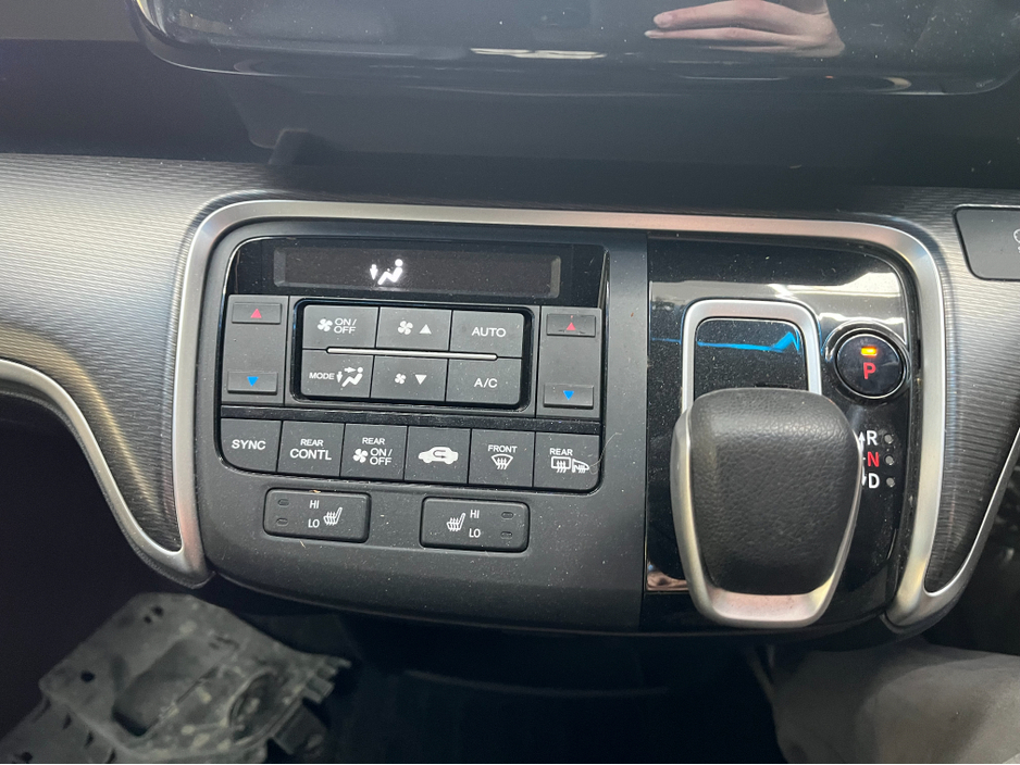 2017 Honda Stepwagon - image 19