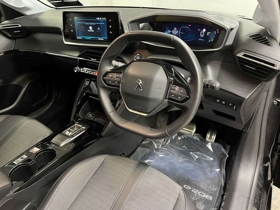 2023 Peugeot 208 - image 9