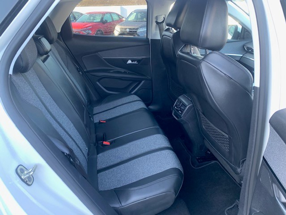2019 Peugeot 3008 - image 10