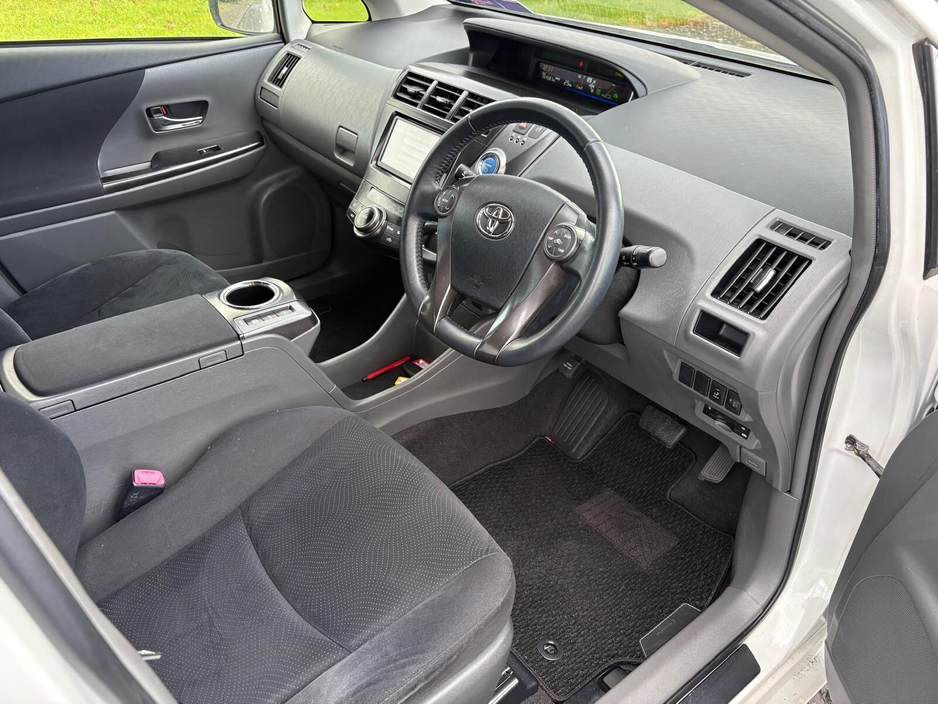 2014 Toyota Prius - image 5