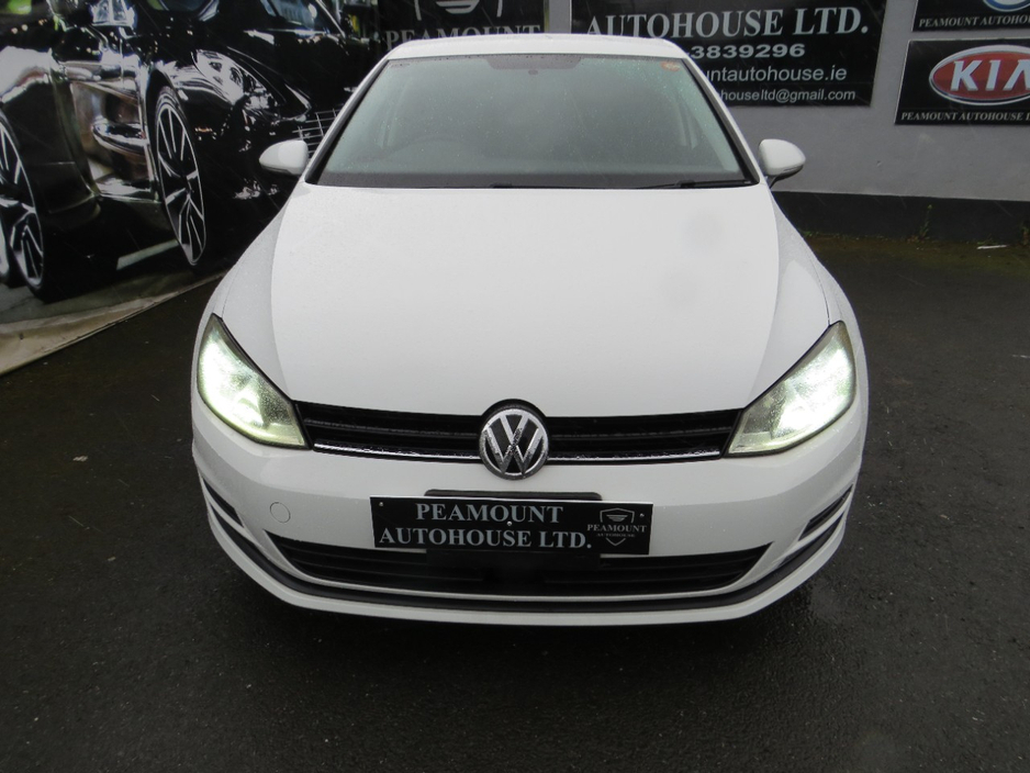 2014 Volkswagen Golf - image 2