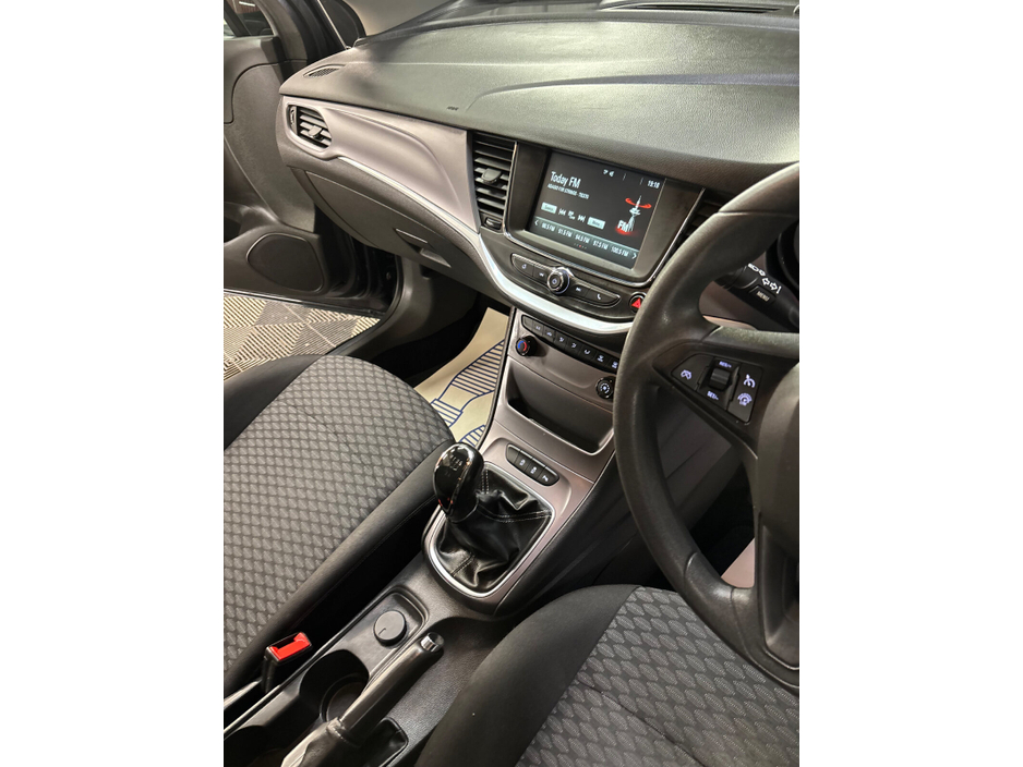 2017 Opel Astra - image 10