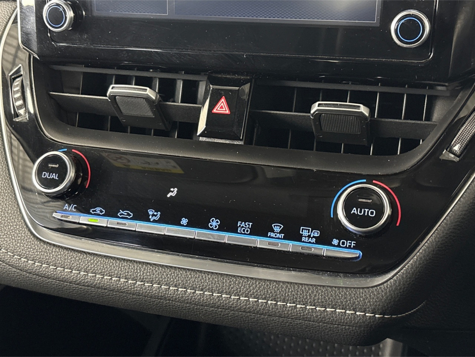 2021 Toyota Corolla HYBRID LUNA**TOUCHSCREEN BLUETOOTH MEDIA**REVERSE CAMERA**PARKING SENSORS**DUAL CLIMATE**CRUISE CONTROL**MULTIFUNCTIONAL STEERING WHEEL**AIR CONDITIONING**ISOFIX**FINACE AVAILABLE** €21,995