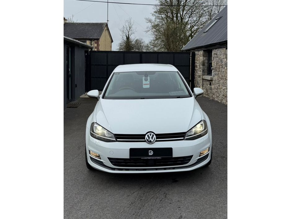 2013 Volkswagen Golf - image 2