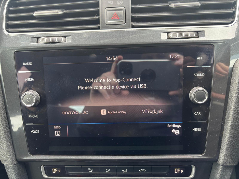 2017 Volkswagen Golf - image 11