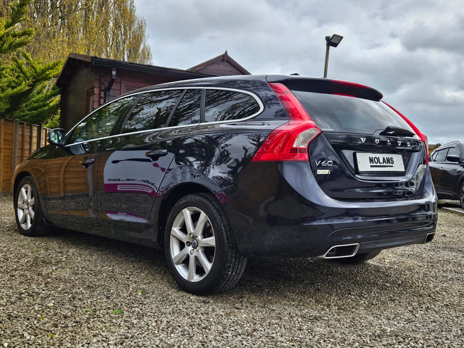 2016 Volvo V60 - image 10