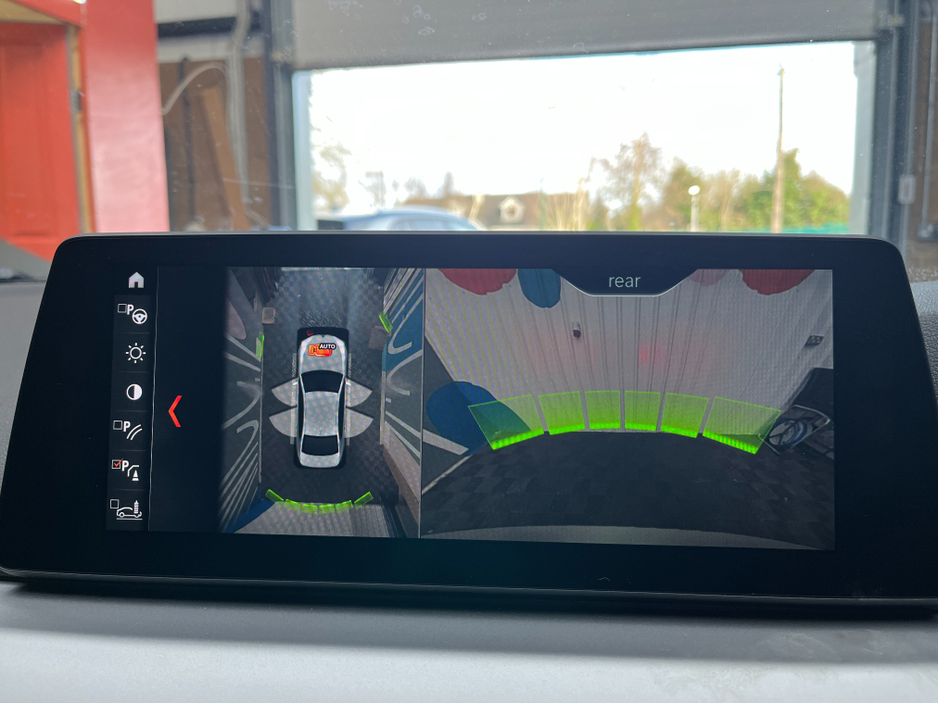 2017 BMW 5 Series - image 24