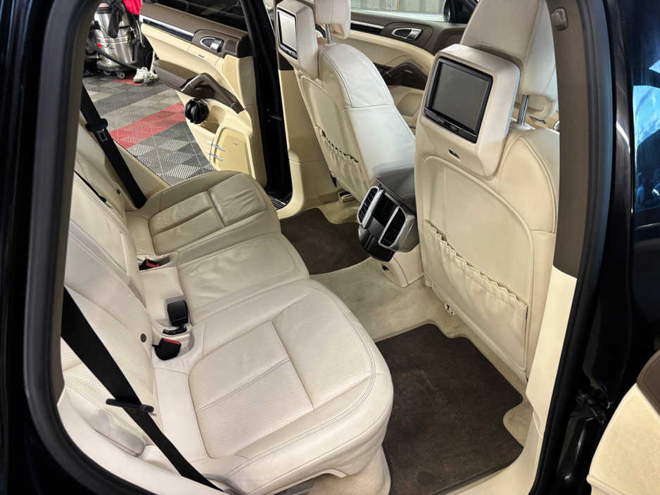 2012 Porsche Cayenne - image 12