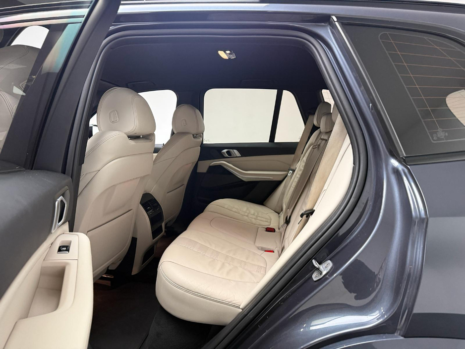 2019 BMW X5 - image 13