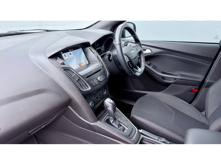 2017 Ford Focus - image 12