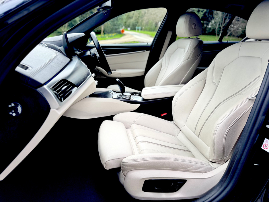 2021 BMW 5 Series - image 18