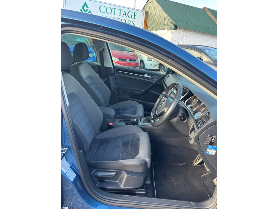 2017 Volkswagen Golf  €16,500