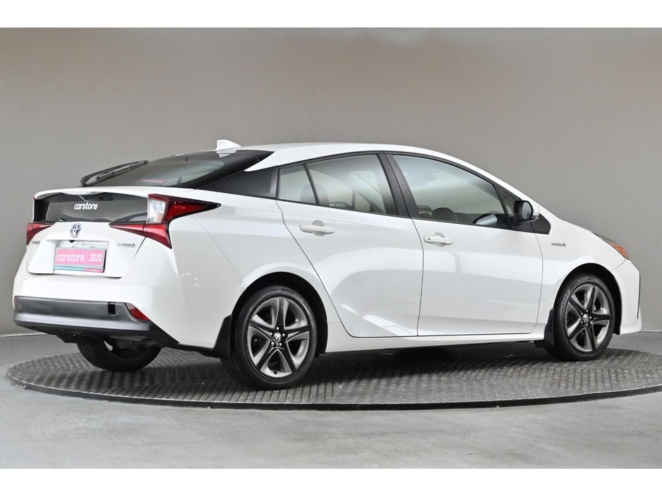 2020 Toyota Prius - image 10