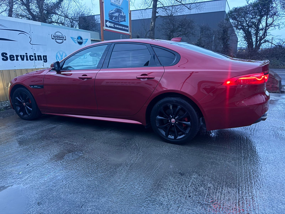 2017 Jaguar XF - image 31