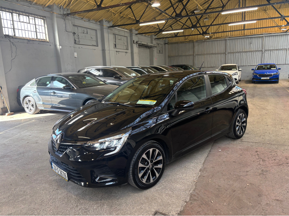 2023 Renault Clio - image 8