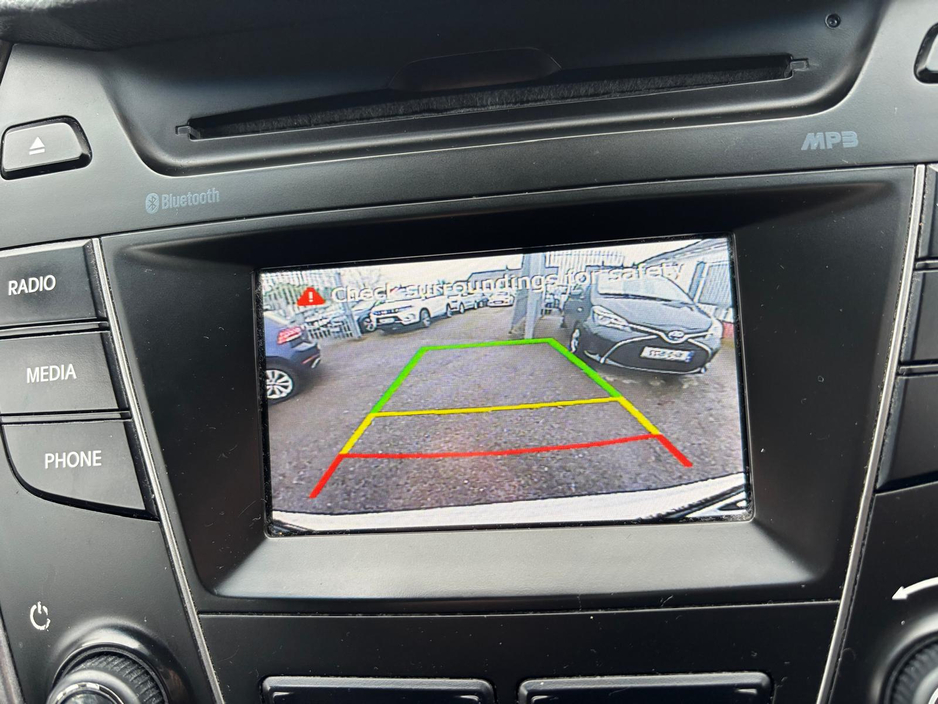 2013 Hyundai Santa Fe - image 3