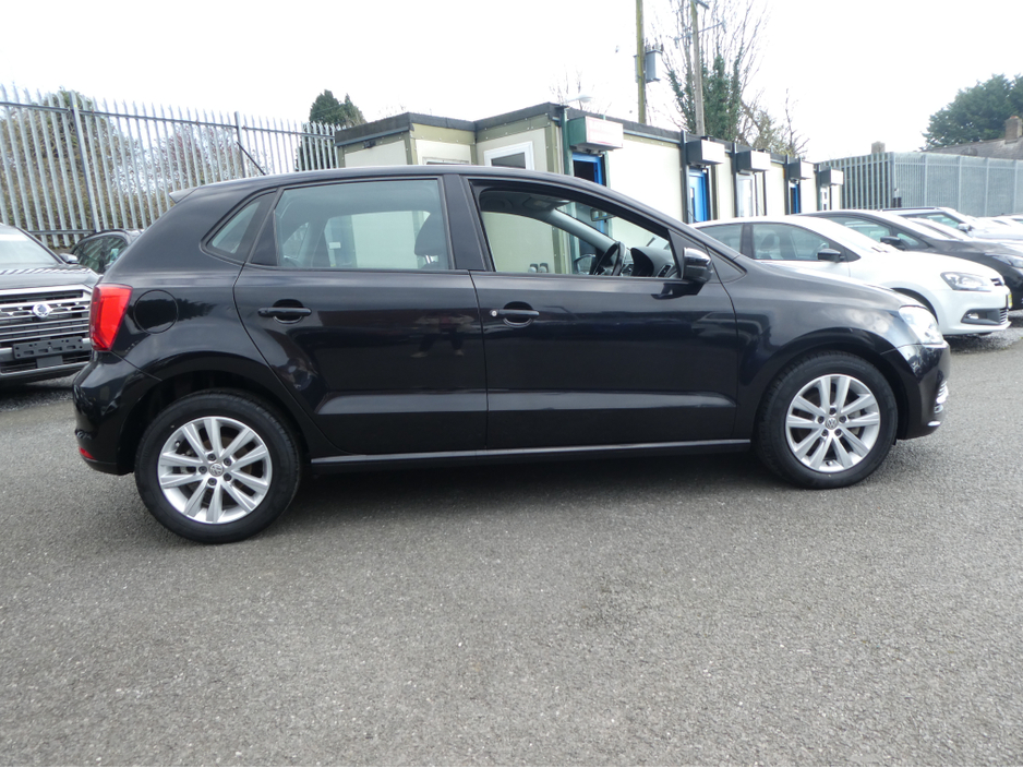 2016 Volkswagen Polo - image 8