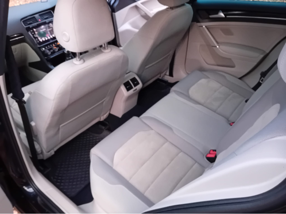 2019 Volkswagen Golf - image 11