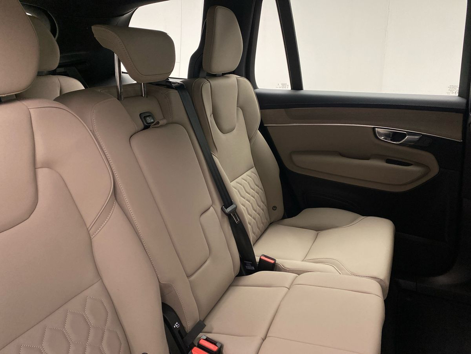 2025 Volvo XC90 - image 11