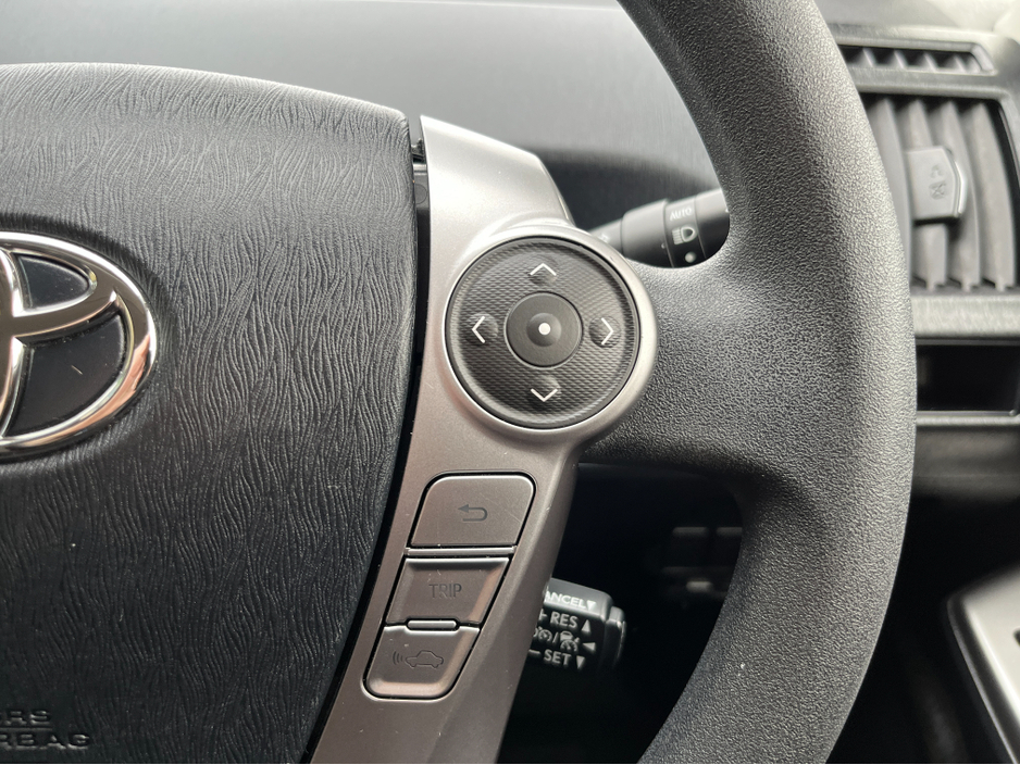 2019 Toyota Prius+ - image 23