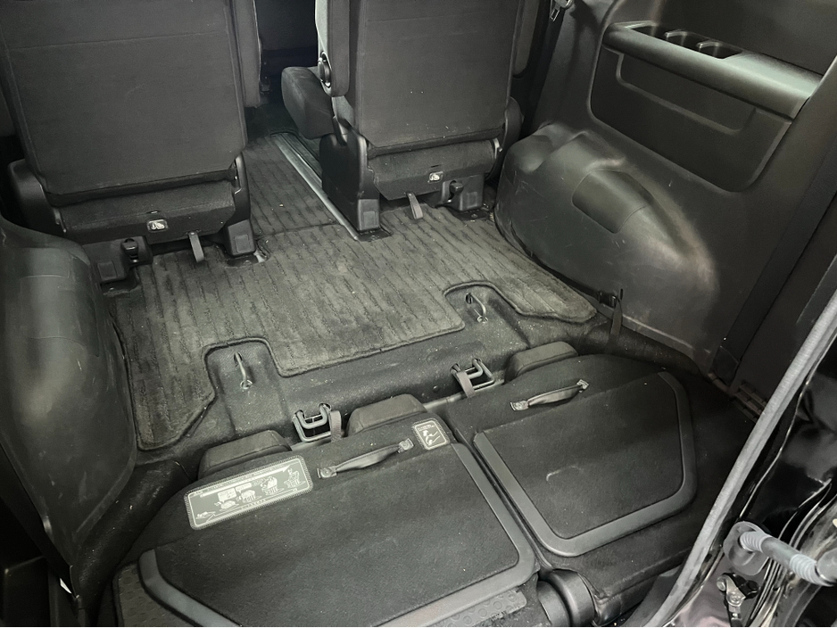 2018 Honda Stepwagon - image 15