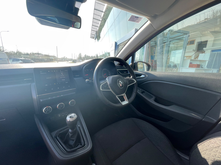 2023 Renault Clio - image 14