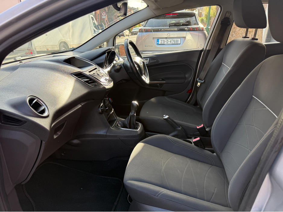 2016 Ford Fiesta - image 9