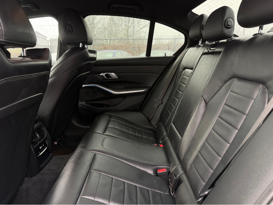 2022 BMW 3 Series - image 19