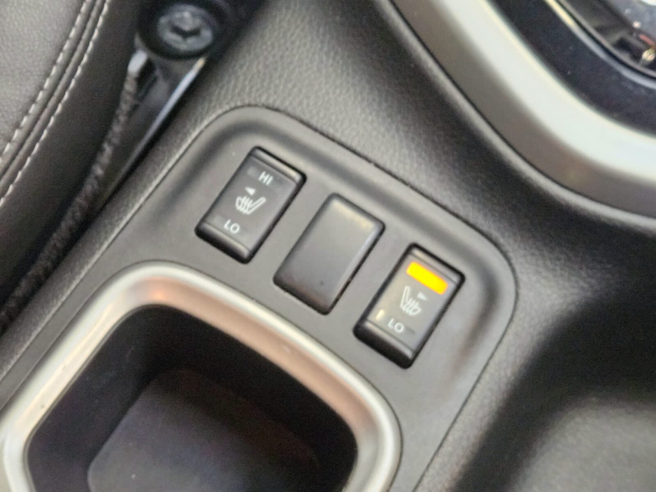 2019 Nissan Navara - image 12