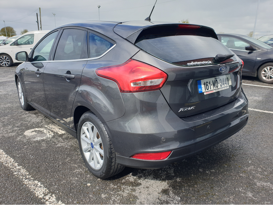 2016 Ford Focus - image 4