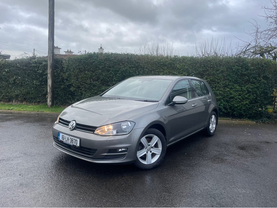 2016 Volkswagen Golf - image 2