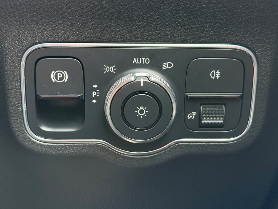 2021 Mercedes-Benz GLA Class - image 23