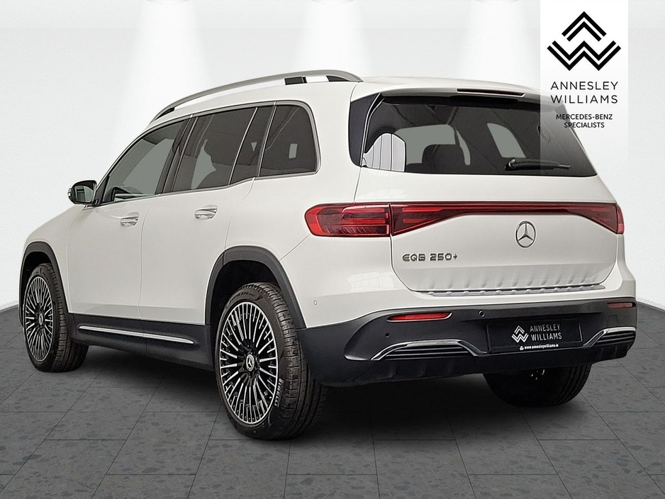 2025 Mercedes-Benz EQB - image 9