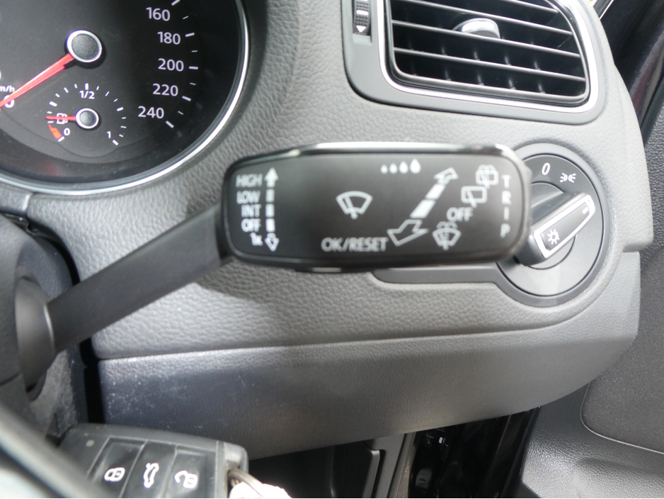 2016 Volkswagen Polo - image 25