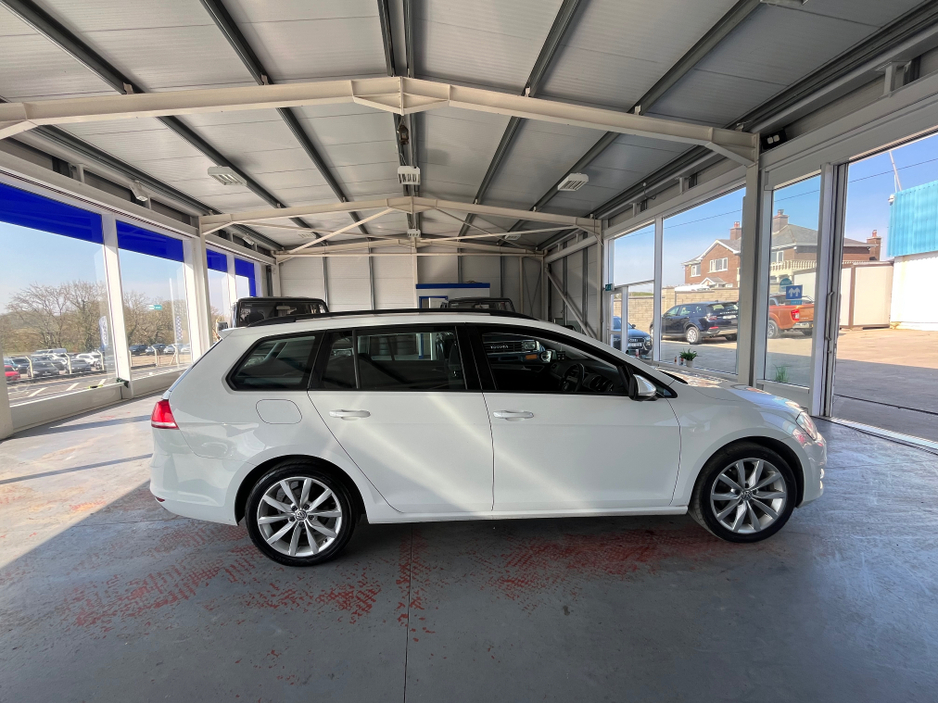 2015 Volkswagen Golf - image 4