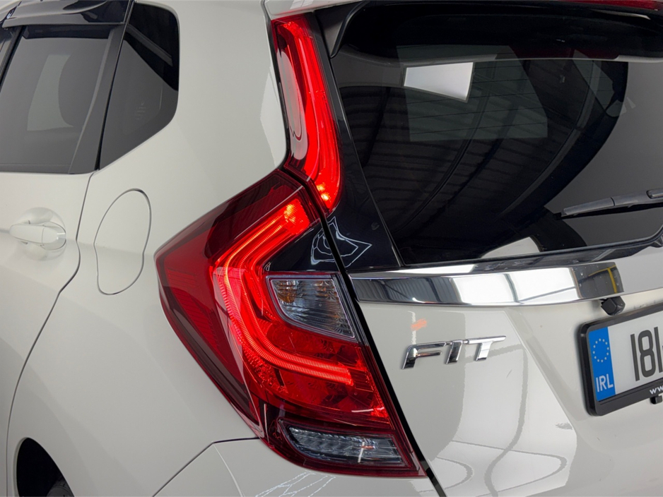 2018 Honda Fit TOUCHSCREEN DISPLAY**MEDIA CONNECTIVITY**KEYLESS START**REVERSE CAMERA**PARKING SENSORS**CRUISE CONTROL**SEMI DIGITAL DASH**LANE ASSIST**EMERGENCY BRAKE ASSIST**AIR CONDITIONING**ELECTRIC WINDOWS** €11,995