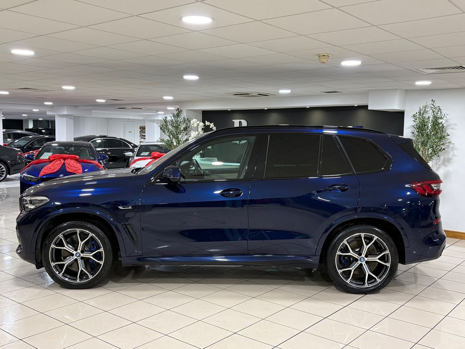 2022 BMW X5 45e M-SPORT HYBRID=TECH/COMFORT/SKY LOUNGE PACKAGES=LOW MILES//FULL BMW SERVICE HISTORY=222 REG=ORIGINAL IRISH SUPPLIED//TAILORED FINANCE PACKAGES AVA €66,995