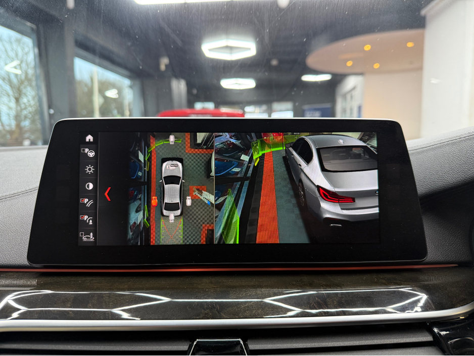 2017 BMW 5 Series - image 27