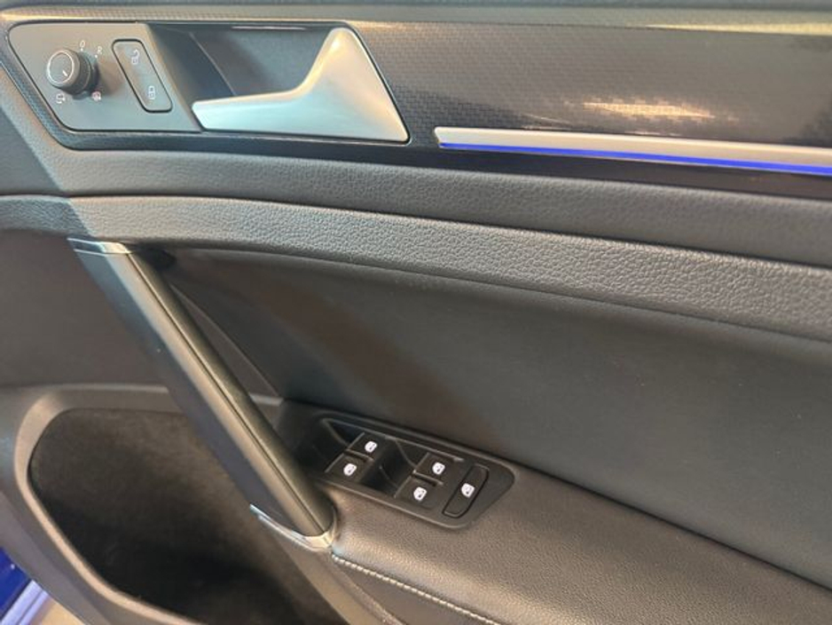 2016 Volkswagen Golf - image 12