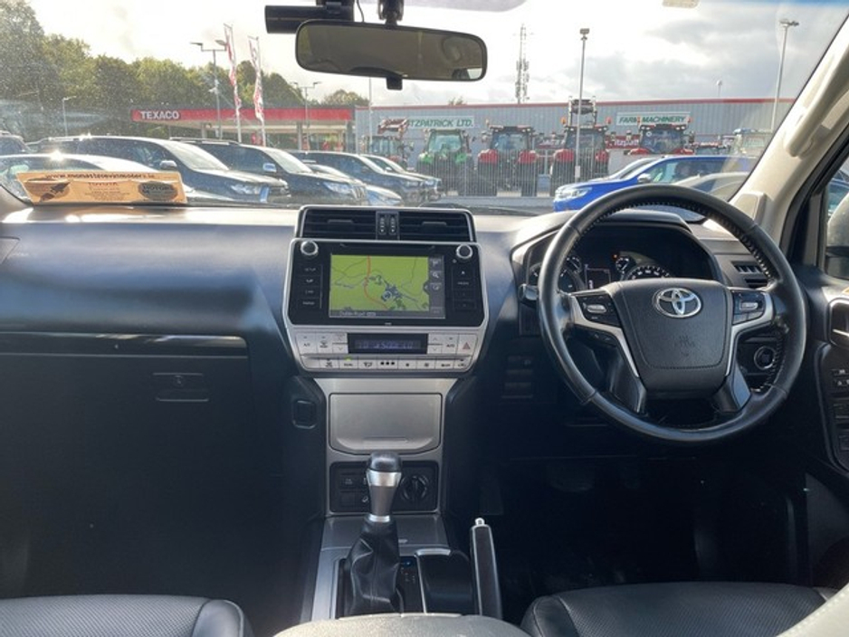 2020 Toyota Landcruiser - image 8