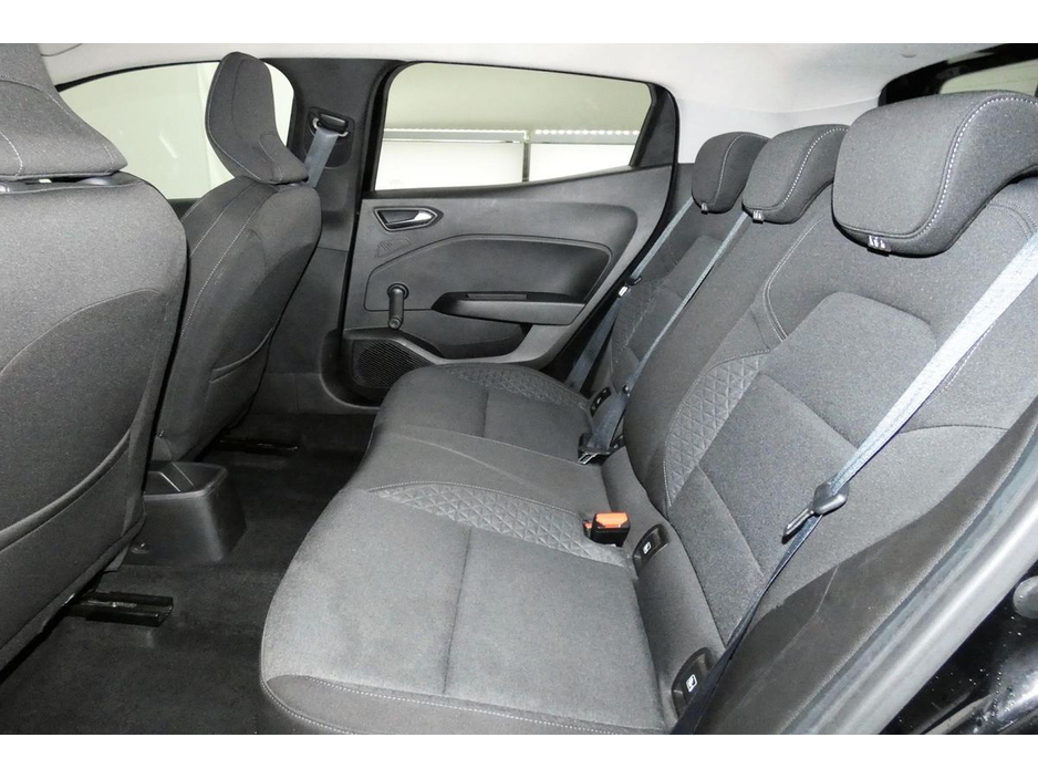 2022 Renault Clio - image 16