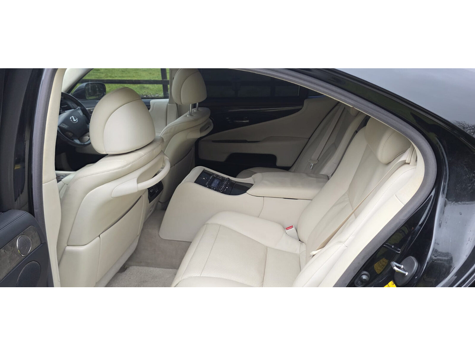 2008 Lexus LS 600 H - image 12