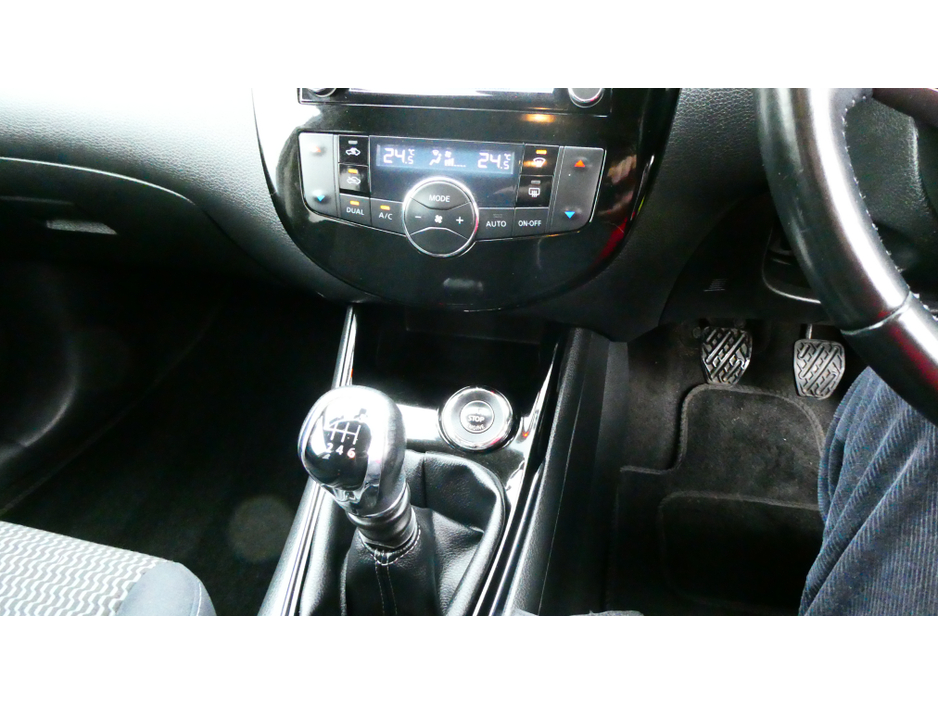 2015 Nissan Pulsar - image 10