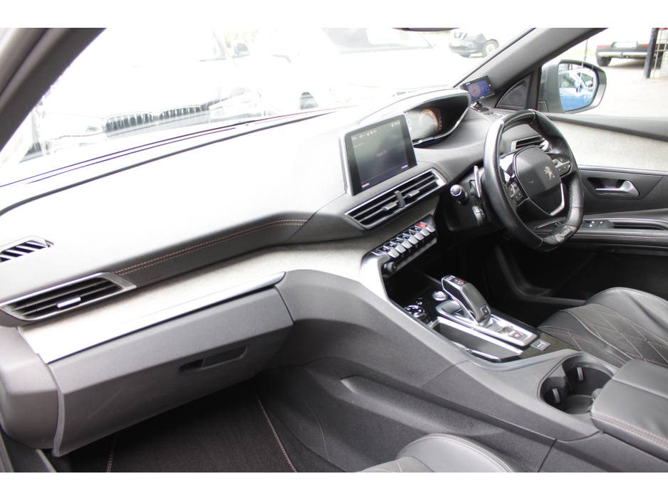 2018 Peugeot 5008 - image 26